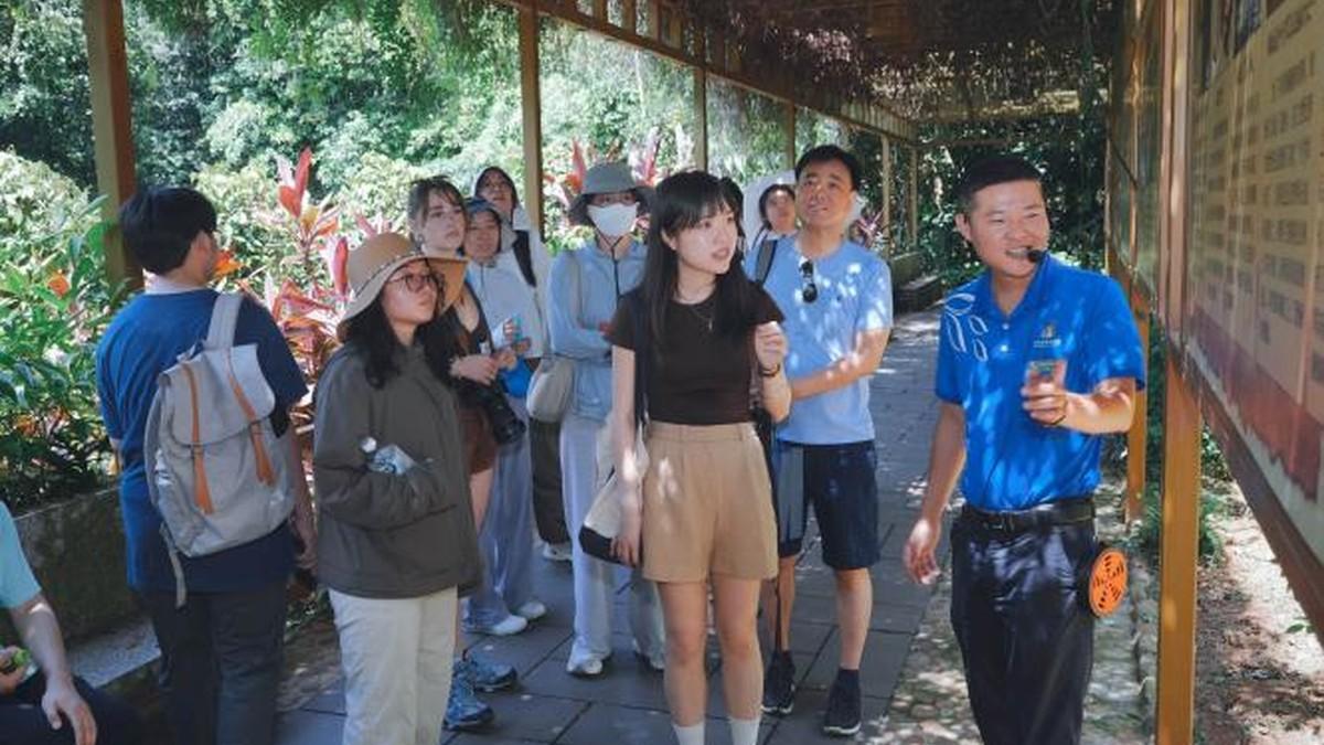 标题：大国担当映热带绿脉，国际研学促产业共荣——兴隆热带植物园成功承接国际学子研学活动